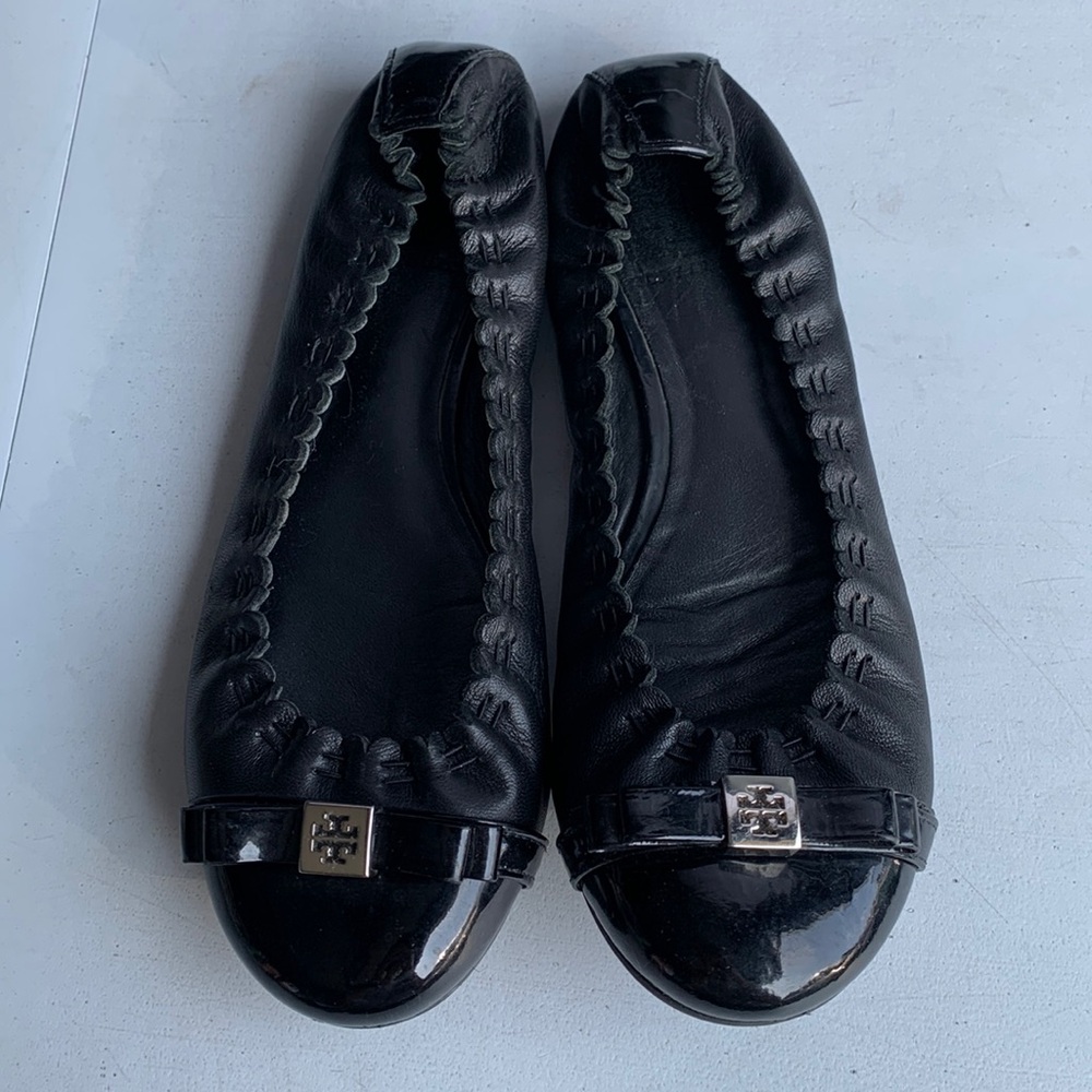 Tory Burch Black Leather Ballet Flats with Patent Toe and Logo Hardware